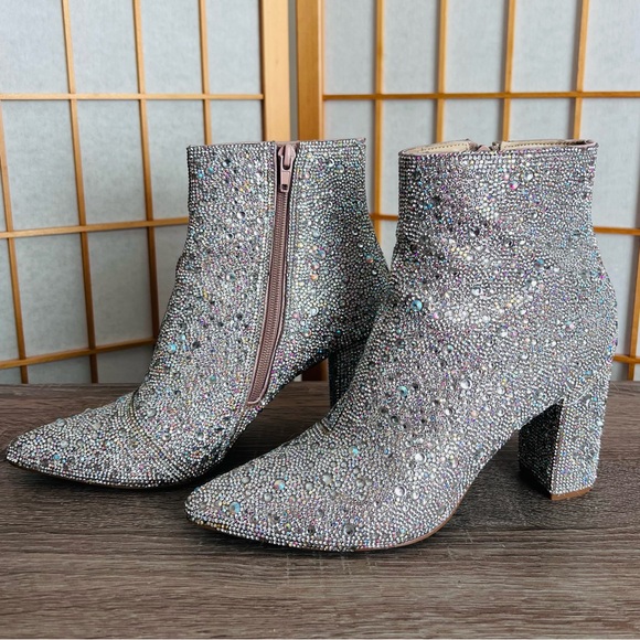 Betsey Johnson Cady Rhinestone boots 7.5 medium, Silver white crystal pave. - Picture 5 of 10